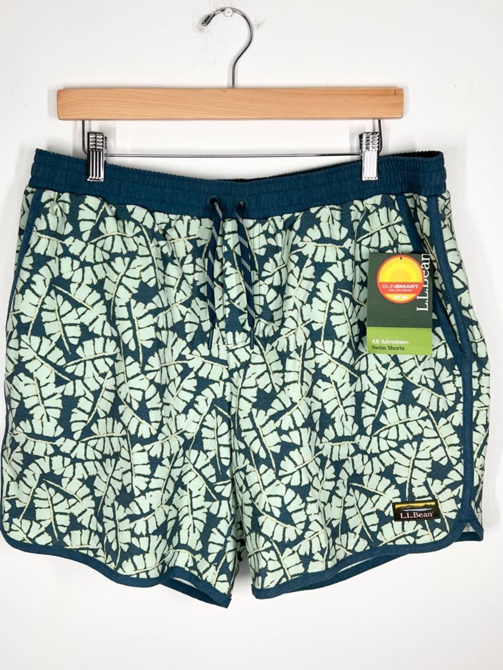 NWT L.L. Bean All Adventure Swim Shorts 7” Tropical Print Large